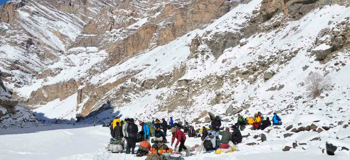 chadar trek frozen river